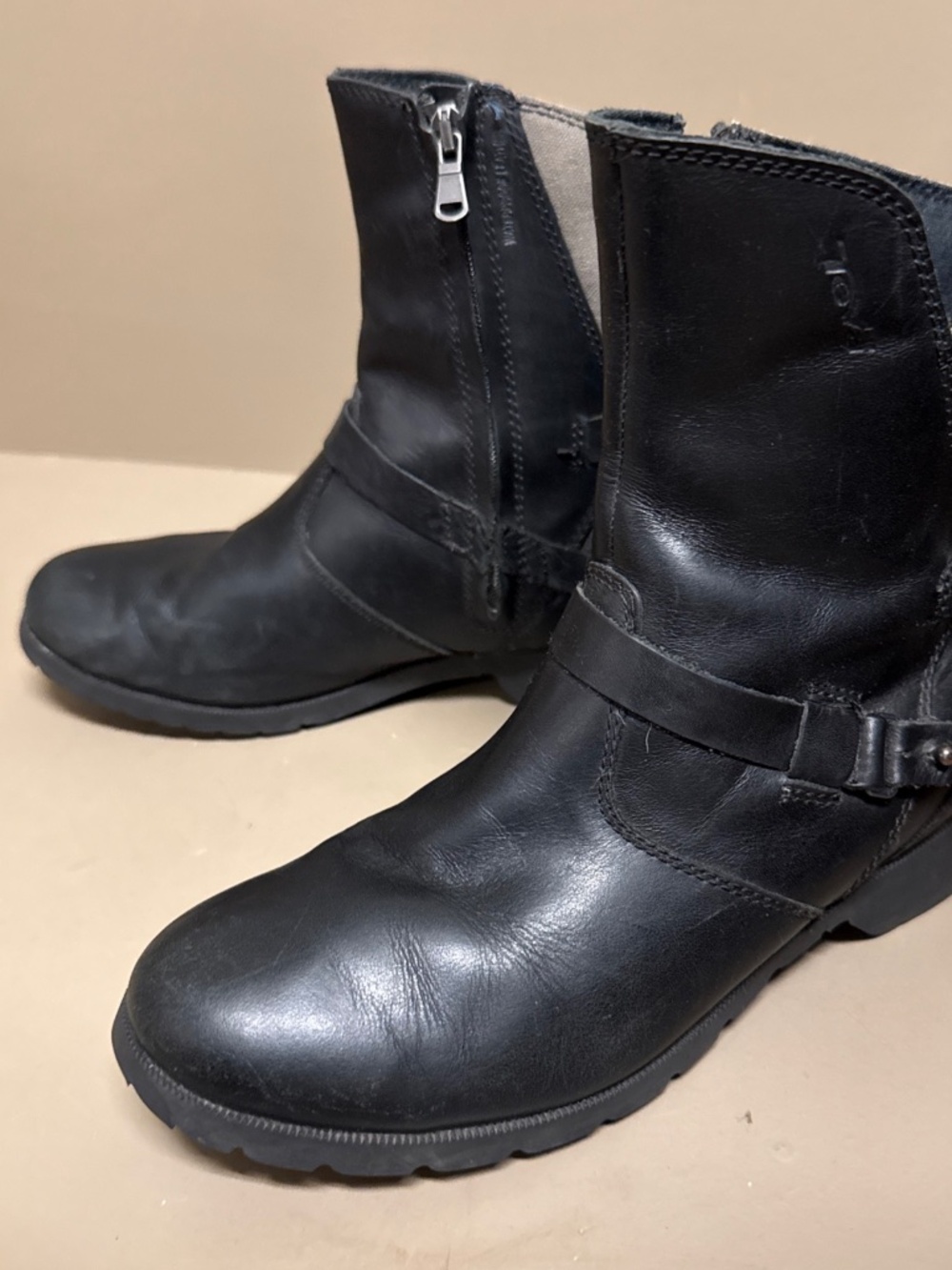 Teva De la Vino Low Ankle Moto Waterproof Womens Boots 6.5, Black & Grey Zips Up
